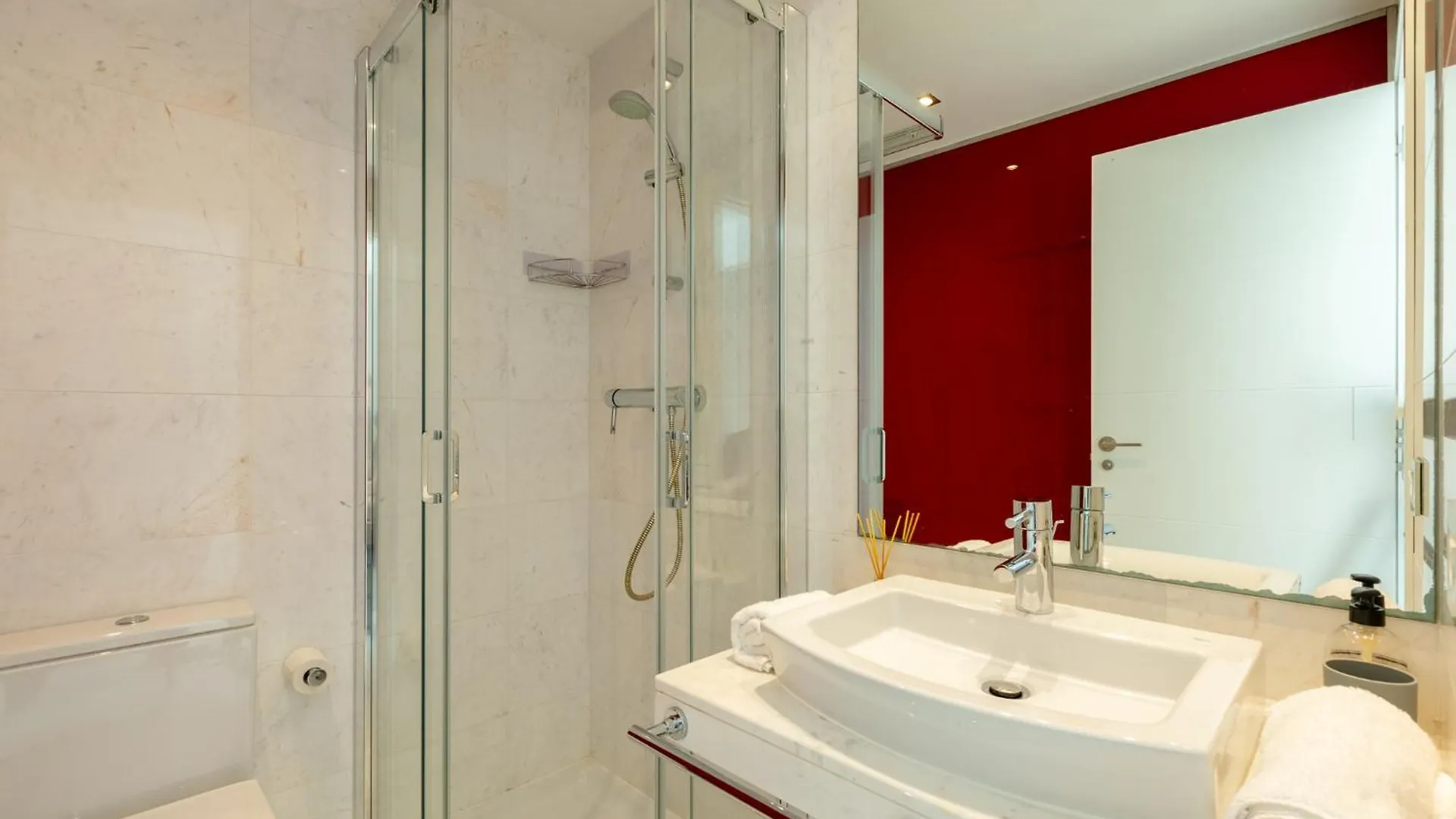Appartement Plaja D En Bossa 4 Bedroom Suite With Pool, Sea View & Only 8Mins Drive To Airport Ibiza-stad Spanje
