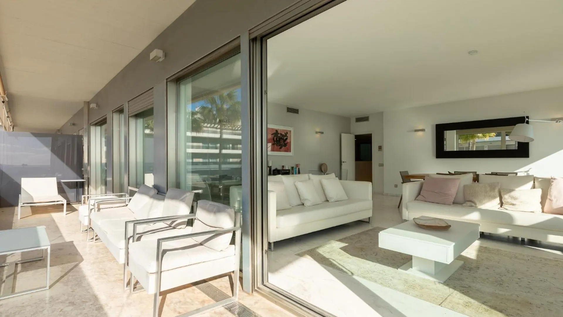 Plaja D En Bossa 4 Bedroom Suite With Pool, Sea View & Only 8Mins Drive To Airport Ibiza-stad Spanje