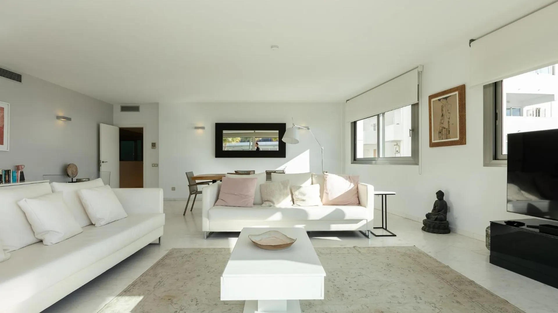 Appartement Plaja D En Bossa 4 Bedroom Suite With Pool, Sea View & Only 8Mins Drive To Airport Ibiza-stad