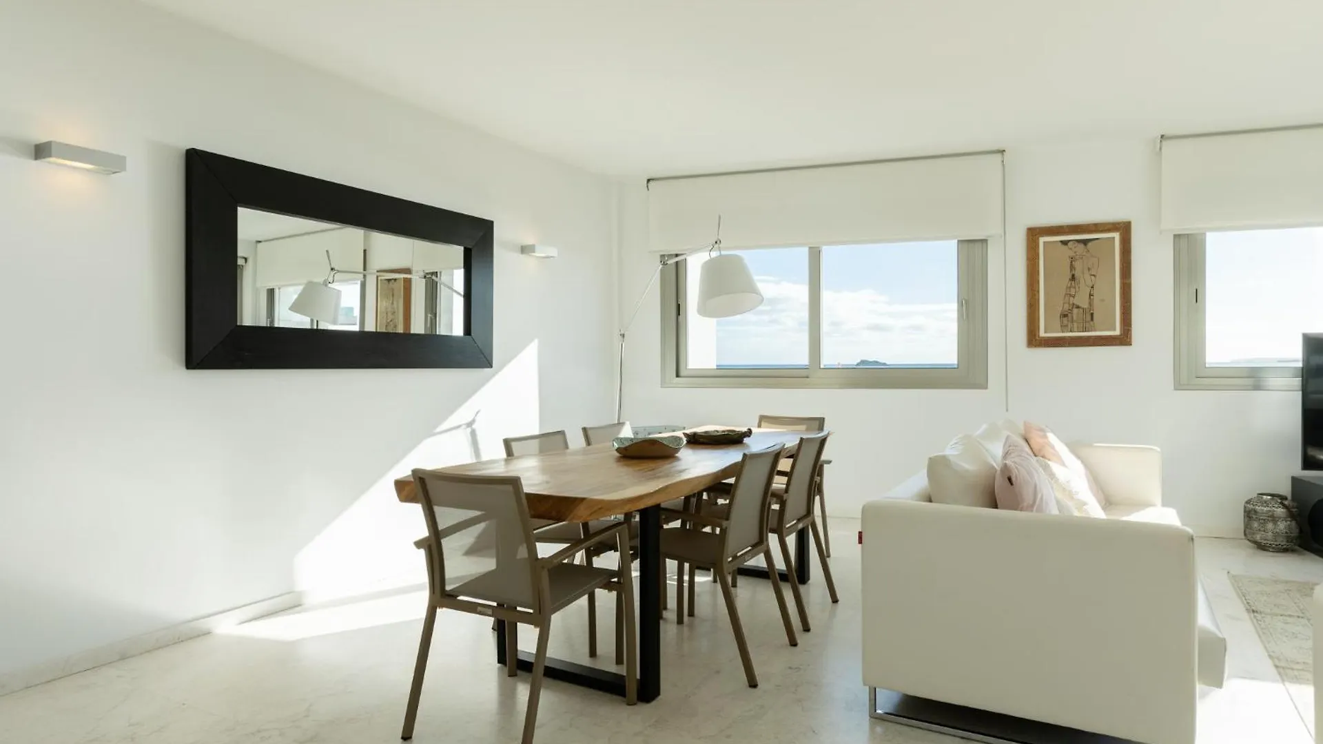 Appartement Plaja D En Bossa 4 Bedroom Suite With Pool, Sea View & Only 8Mins Drive To Airport Ibiza-stad Spanje