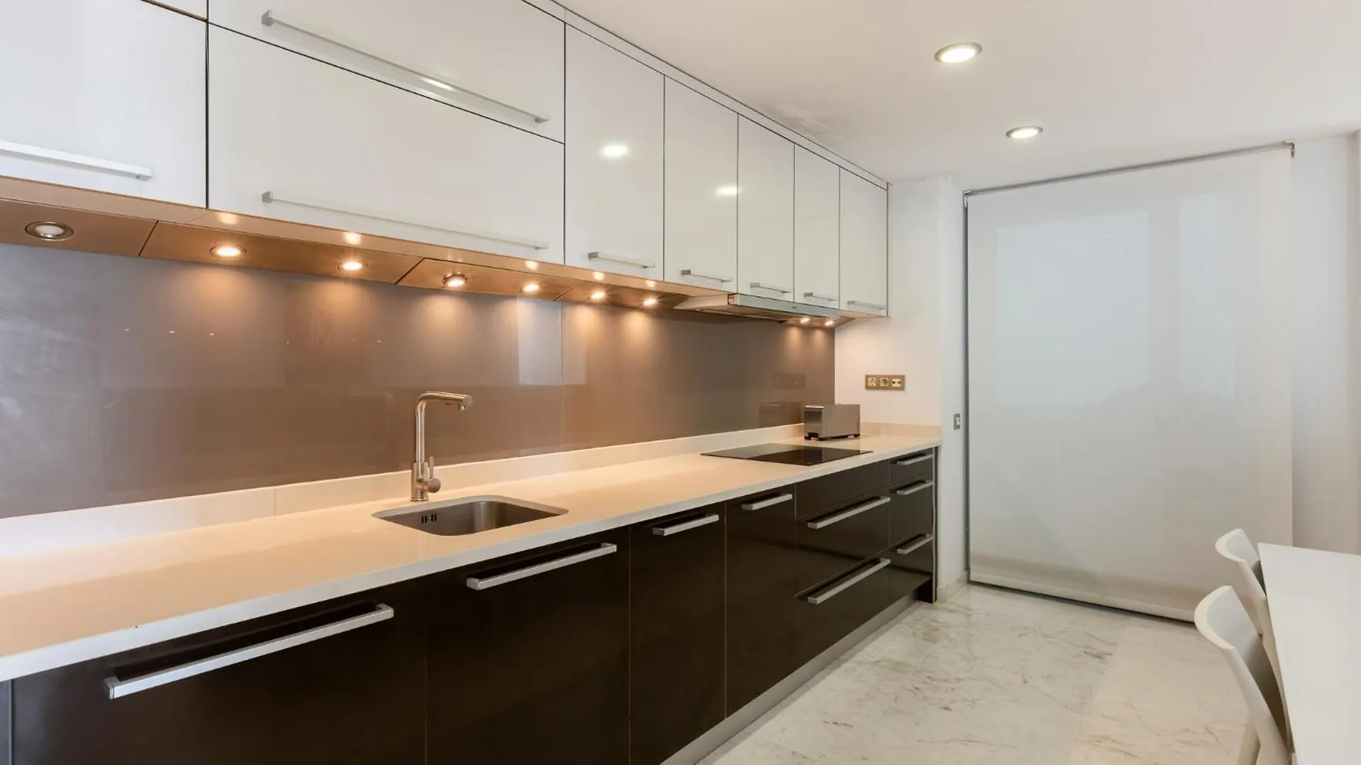 Appartement Plaja D En Bossa 4 Bedroom Suite With Pool, Sea View & Only 8Mins Drive To Airport Ibiza-stad