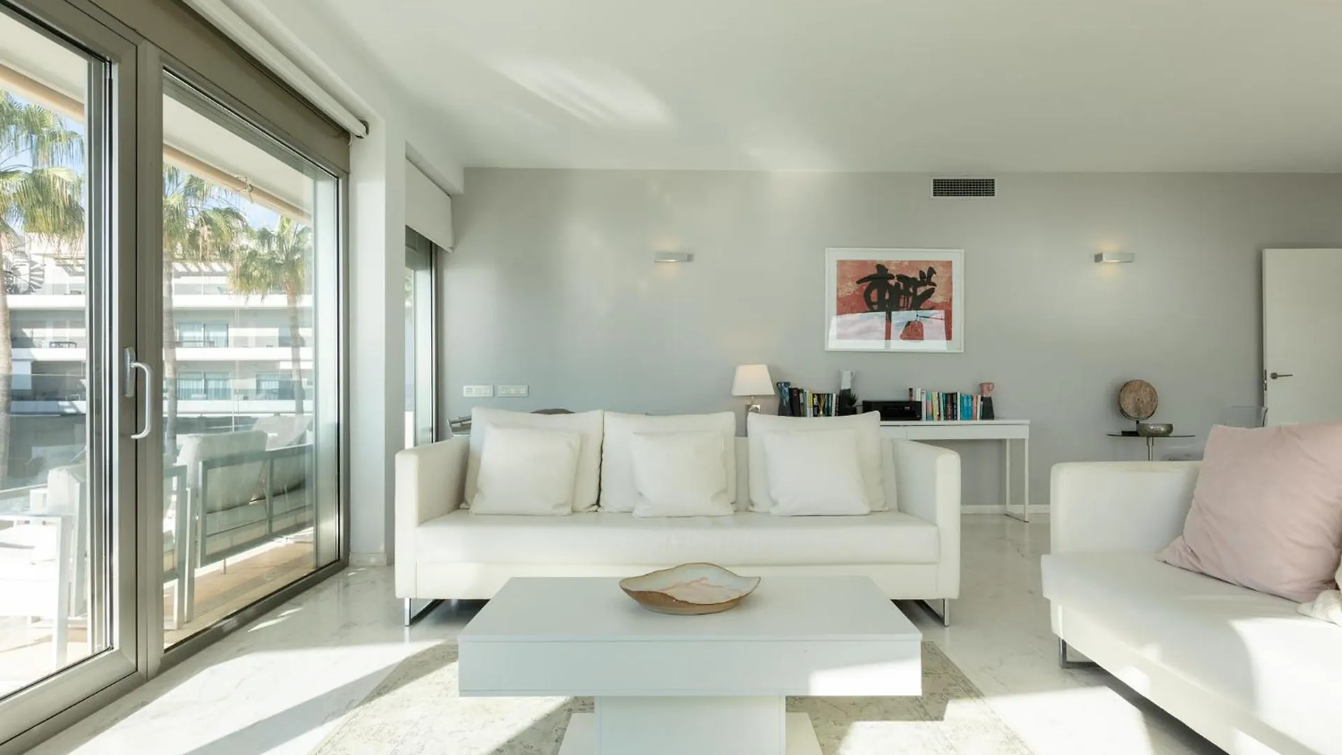Appartement Plaja D En Bossa 4 Bedroom Suite With Pool, Sea View & Only 8Mins Drive To Airport Ibiza-stad Spanje